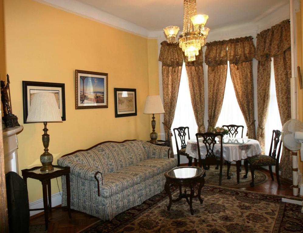 Wilson House Bed & Breakfast Baltimore Room photo